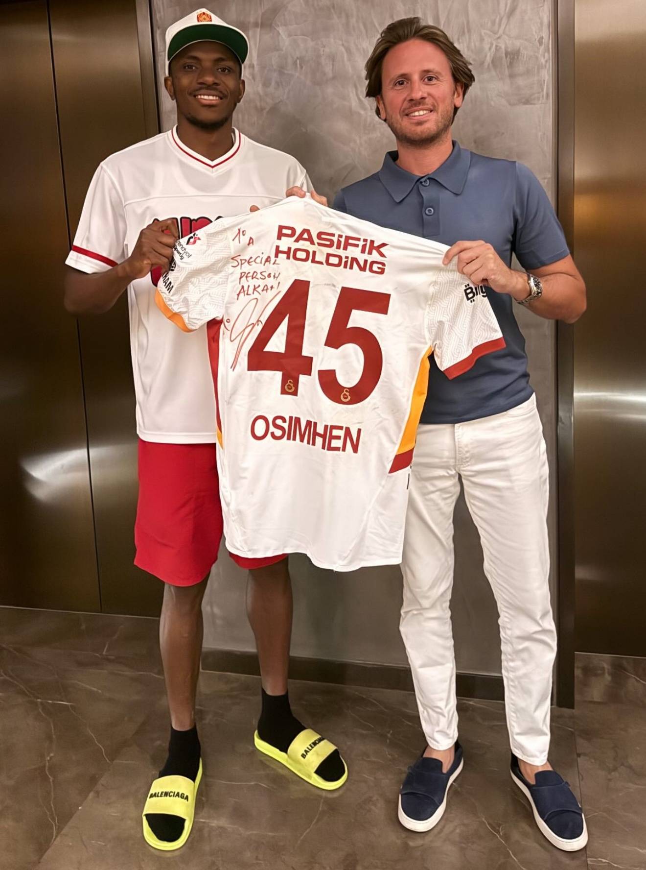  凯恩迎来十赛季高光表现，切尔西球迷沸腾！